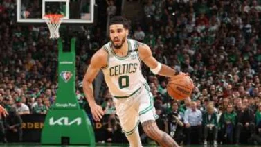 Jayson Tatum llegó volando a los 1500 puntos en Play Off