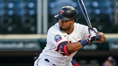 MLB: Luis Arráez liga tres imparables y lucha por el liderato de bateo