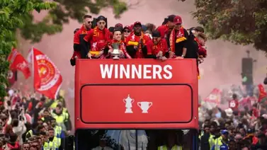 Liverpool celebra el doblete copero acompañado de su emotiva afición Liverpool celebra el doblete copero acompañado de su emotiva afición