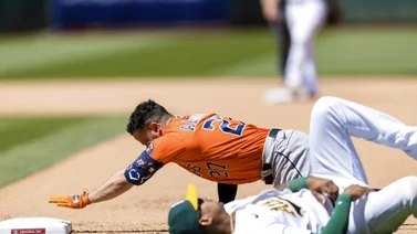 José Altuve protagonista de un peligroso choque y sale del juego (+VIDEO)