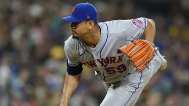 MLB: Carlos Carrasco lanza como un as