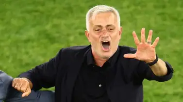 José Mourinho ignora los rumores que lo vinculan al PSG José Mourinho ignora los rumores que lo vinculan al PSG