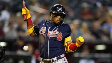 MLB: Ronald Acuña Jr. recibe pelotazo y toma revancha con estafada