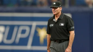 Umpire acusa a la MLB de manipular las revisiones de los árbitros