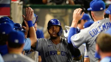 MLB: Salvador Pérez recae de una lesión y es baja indefinida (+Video)