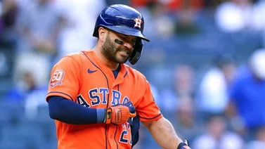 MLB: José Altuve tiene doloroso recibimiento en Yankee Stadium (+VIDEO)