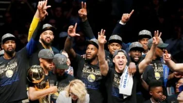 El futuro provechoso que ve Curry en Warriors