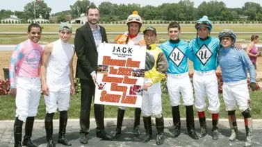 Recibimiento que tuvo Sonny León en el hipódromo de Thistledown Recibimiento que tuvo Sonny León en el hipódromo de Thistledown