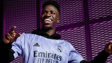 Real Madrid presenta su nueva equipación luciendo el morado Real Madrid presenta su nueva equipación luciendo el morado