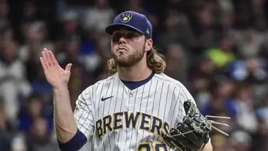 Ganador de Cy Young sale corriendo de "emergencia" en pleno juego (VIDEO) Ganador de Cy Young sale corriendo de "emergencia" en pleno juego (VIDEO)