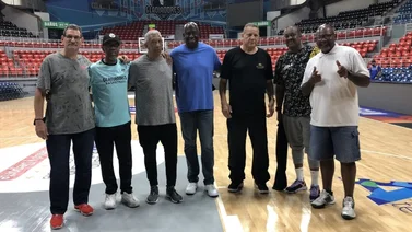 Los Héroes de Portland visitaron a la Selección Nacional de Baloncesto en la Caldera