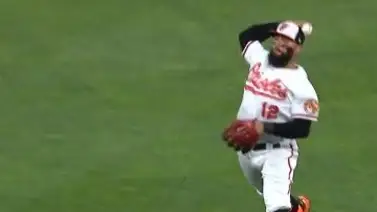 MLB: Rougned Odor mostró su magia con el guante con un salto (+VIDEO) MLB: Rougned Odor mostró su magia con el guante con un salto (+VIDEO)