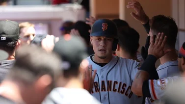 MLB:Wilmer Flores sin piedad arrodilla a los Padres (+Videos)