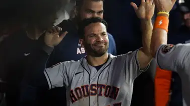 MLB: José Altuve sale lesionado por fuerte pelotazo MLB: José Altuve sale lesionado por fuerte pelotazo
