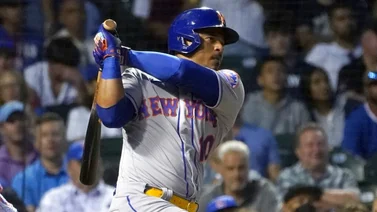 MLB: Así Eduardo Escobar vuela la cerca y acaricia la escalera (+VIDEO)
