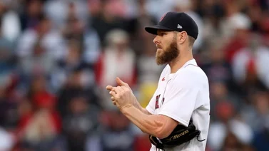Chris Sale sale con un dedo roto ante los Yankees (VIDEO)
