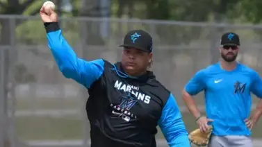 Willians Astudillo vuelve a lanzar a 40 millas y se ve dominante (VIDEO) Willians Astudillo vuelve a lanzar a 40 millas y se ve dominante (VIDEO)