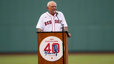 Joe Castiglione es honrado por 40 años con los Medias Rojas de Boston (+VIDEO)
