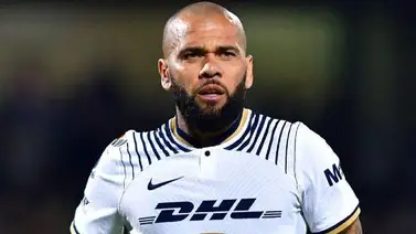 Dani Alves recuerda cual es su cantidad de títulos cuando lo comparan con Messi Dani Alves recuerda cual es su cantidad de títulos cuando lo comparan con Messi