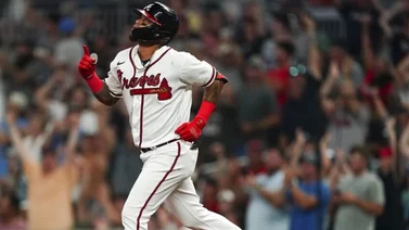 MLB: Orlando Arcia muestra el poder y los Bravos se dan colita con los Filis (+Video)