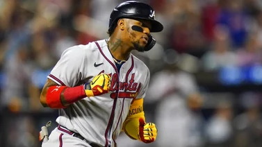 MLB: Entre venezolanos, vea lo que Ronald Acuña Jr. le hace a Carlos Carrasco (+Video)