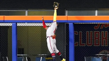 MLB: Ronald Acuña Jr. roba a Pete Alonso y escandaliza a toda la afición de los Mets (+Video)