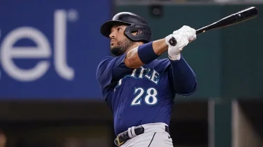 MLB: Eugenio Suárez con swing de gradas acerca a los Marineros (+VIDEO)