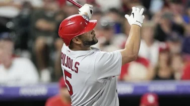 MLB: Albert Pujols la bota dos veces ante Cerveceros y se aproxima a los 700