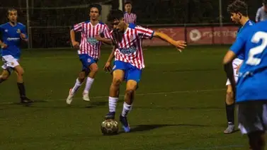 Hijo de Juan Arango firma su primer contrato profesional Hijo de Juan Arango firma su primer contrato profesional