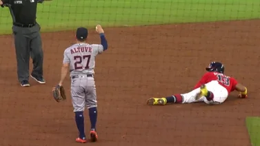 MLB: José Altuve y Ronald Acuña Jr. protagonizan esta curiosa jugada en las bases (+VIDEO)