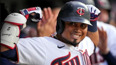 MLB: Luis Arráez muestra sus músculos ante los Medias Rojas (+Videos)