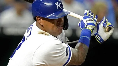 MLB: Salvador Pérez es golpeado y enciende las alarmas