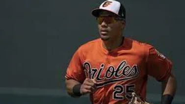 MLB: Anthony Santander vuela por los aires para destacar con el guante (+VIDEO)