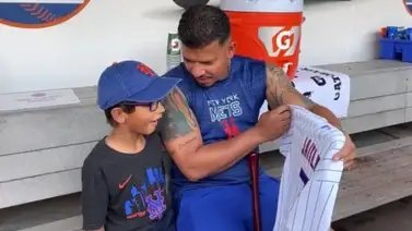 MLB: Eduardo Escobar se luce con el gesto hacia este pequeño fanático (+Video) MLB: Eduardo Escobar se luce con el gesto hacia este pequeño fanático (+Video)