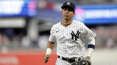MLB: Oswaldo Cabrera luce su brazalete a la segunda base (+video)