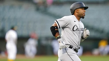 MLB: Elvis Andrus la saca de los rieles contra los Atléticos (+VIDEO)