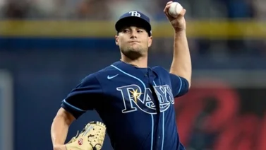 MLB: Shane McClanahan se recupera y apunta a su retorno con los Rays