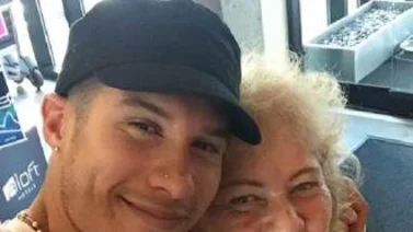 La mamá del Chyno Miranda llora por su hijo
