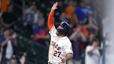 MLB: Esta fue la reacción de José Altuve al regalo de Miguel Cabrera para un compañero