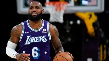 LeBron James considera tolerante a la NBA por su sanción con Sarver