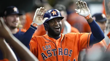 MLB: Yordan Álvarez hace historia con su noche de tres jonrones (+Videos)