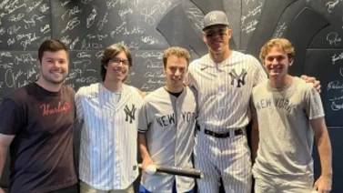 MLB: Este fue el regalo que le dió Aaron Judge al aficionado del HR 60 (+ video)