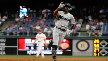 MLB Miami Marlins (Jazz Chisholm Jr.) Playera para hombre.