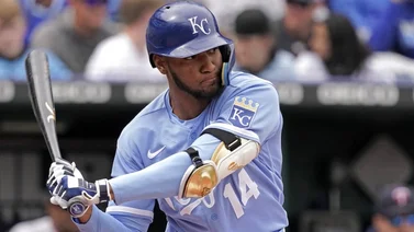 MLB: Edward Olivares ajustó el swing y la desaparece por cuarta vez en la temporada (+VIDEO)