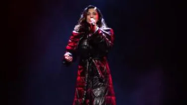 Mon Laferte hizo lo que pudo y le cantó a su público
