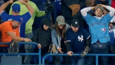 MLB: fanático "entra en crisis" tras dejar escapar la pelota del jonrón 61 de Aaron Judge (+VIDEO)