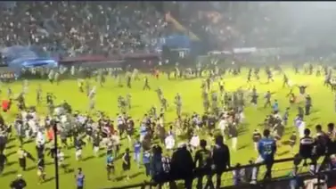Disturbios en un partido de fútbol en Indonesia causan 130 muertos (+ Video) Disturbios en un partido de fútbol en Indonesia causan 130 muertos (+ Video)