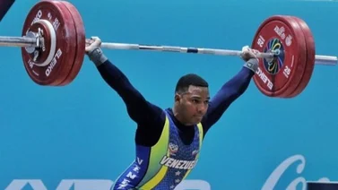 Julio Mayora levanta el oro en halterofilia