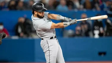 Eugenio Suárez muestra su buena vibra en el dugout