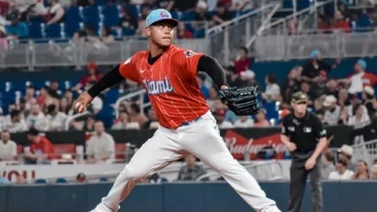 MLB: Elieser Hernández vuelve a Grandes Ligas con los Marlins